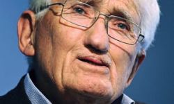 الموت يغيب الفيلسوف الألماني البارز يورجن هابرماس عن 96 عاماً